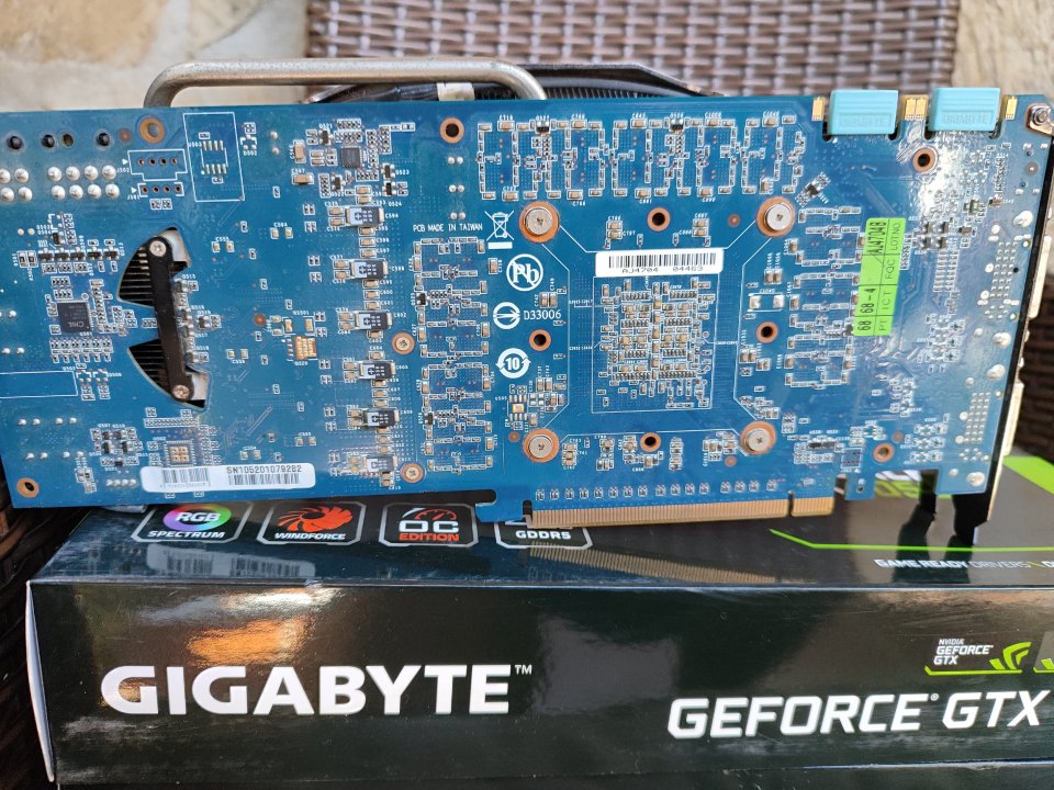 Cambio tres Nvidia GTX por Ampli o Multiefectos de segunda mano · Foto 5 de 6 · Málaga