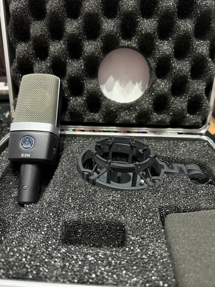 Micrófono de condensador AKG C214
