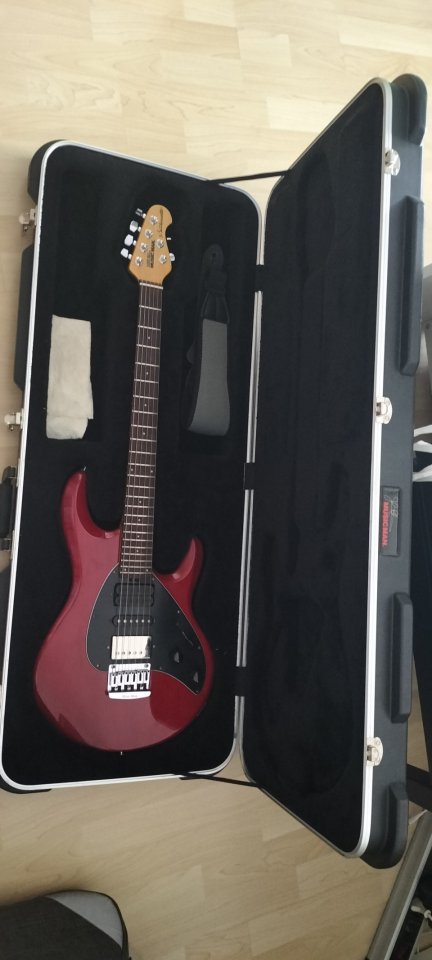 Reservada! Music man silhouette '96