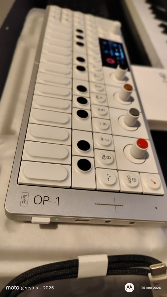 vendo teenage op1 field