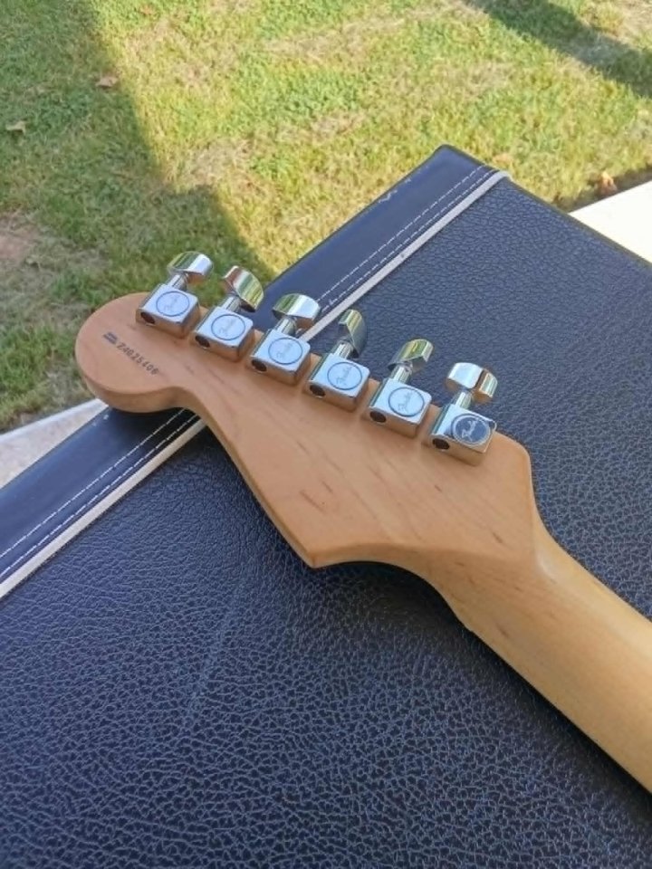 Fender stratocaster 50 aniversario USA de segunda mano · Foto 4 de 5 · Asturias · 1500 €