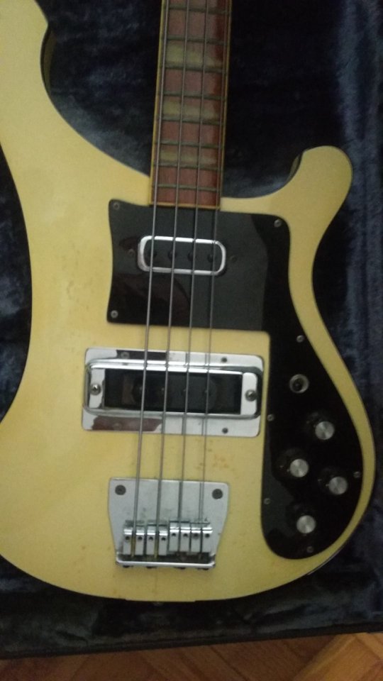 Bajo Rickenbacker 4001 de 1977
