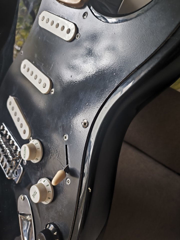 Fernandes Stratocaster LE Series (Made in Japan) - Blackie - Radio 12"