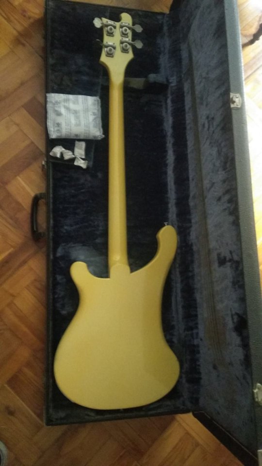 Bajo Rickenbacker 4001 de 1977