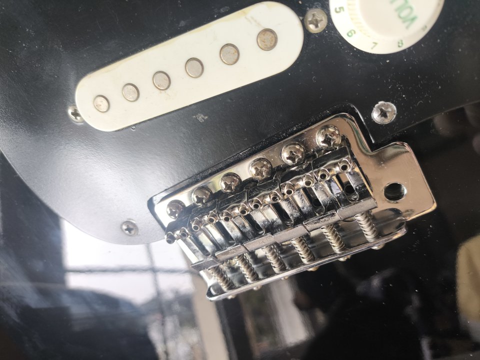 Fernandes Stratocaster LE Series (Made in Japan) - Blackie - Radio 12"