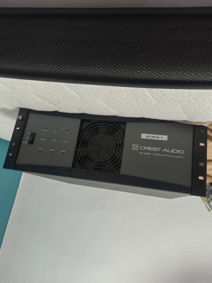 Etapa de potencia Crest Audio CKi 1200s + Módulo de red CKi Nx de segunda mano · Foto 1 de 2 · Valencia · 550 €