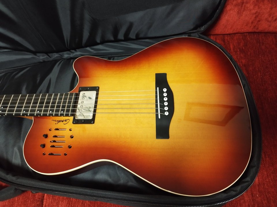Godin A6 Ultra - Cognac Burst de segunda mano · Foto 2 de 10 · Barcelona · 1100 €