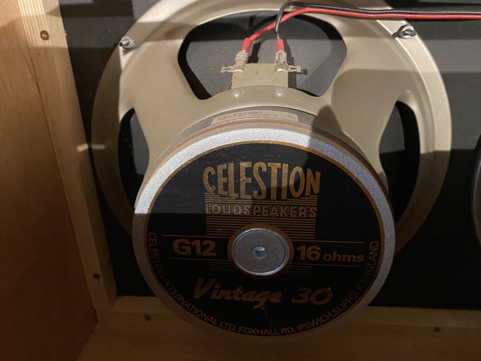 Pantalla 2x12 beteramp