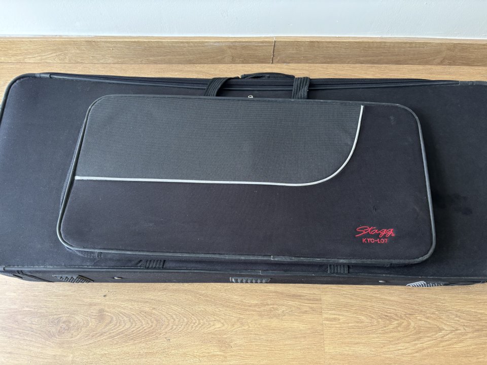 Roland XP50 con maleta de segunda mano · Foto 6 de 9 · Cantabria · 250 €