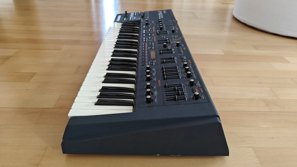 Roland JP-8000 — Sintetizador Virtual Analog de segunda mano · Foto 8 de 9 · Navarra · 900 €