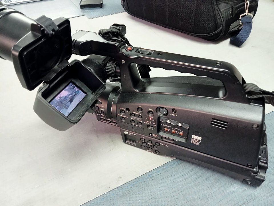 Cámara Panasonic Ag Hmc 81 y trípode manfrotto profesional