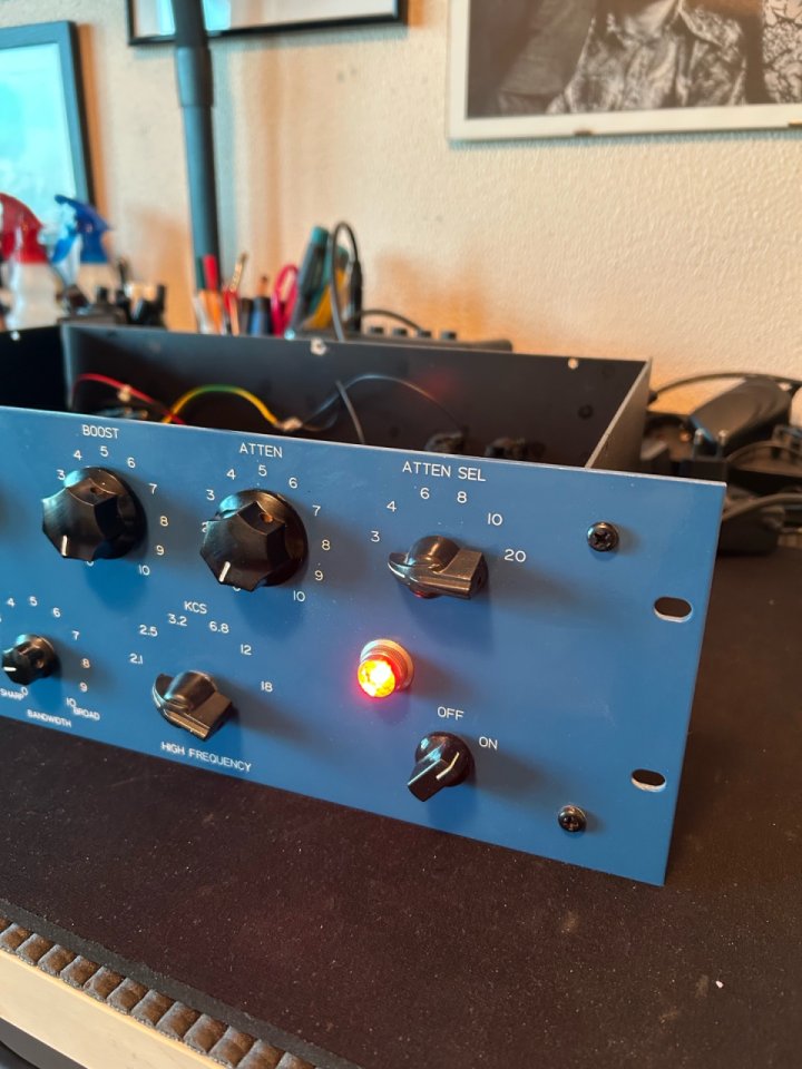 Ecualizador tipo PULTEC válvulas