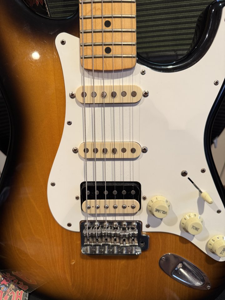 Fender JV Modified 50s Stratocaster HSS por Strato con Palorosa/Pauferro de segunda mano · Foto 4 de 10 · Madrid
