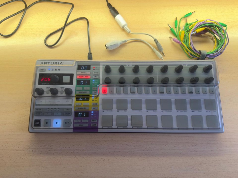Arturia Beatstep Pro + Decksaver de segunda mano · Foto 2 de 3 · León · 135 €