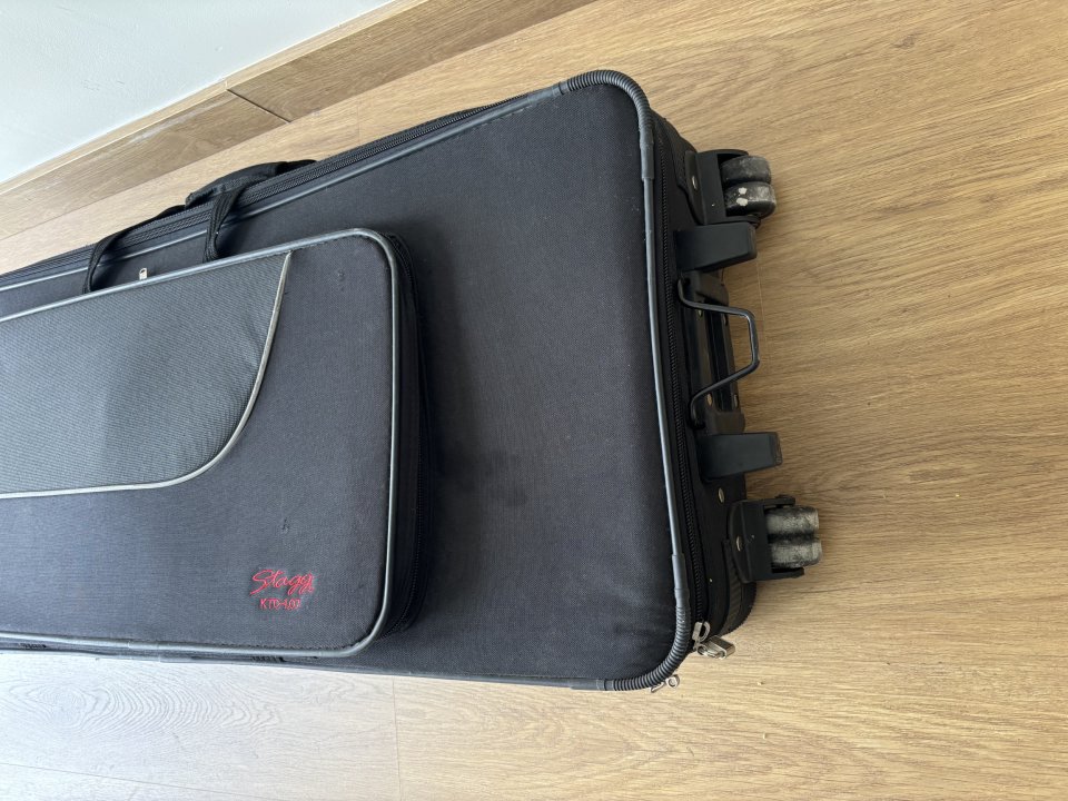 Roland XP50 con maleta de segunda mano · Foto 9 de 9 · Cantabria · 250 €