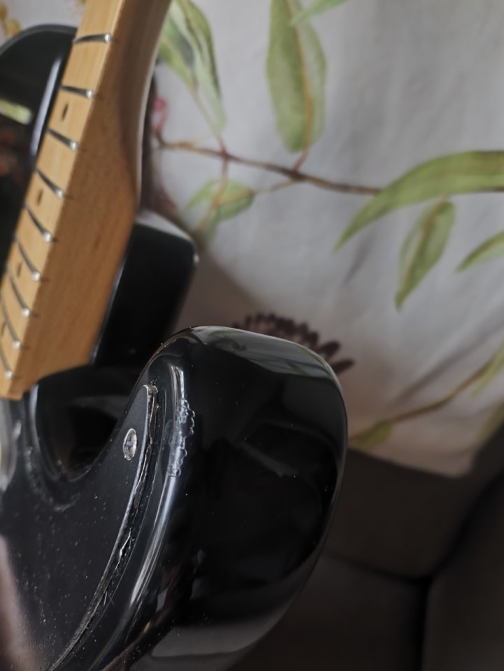 Fernandes Stratocaster LE Series (Made in Japan) - Blackie - Radio 12"