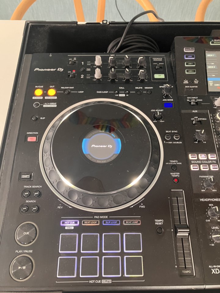 Pioneer DJ XDJ-XZ + flightcase Zomo de segunda mano · Foto 3 de 8 · Asturias · 2100 €
