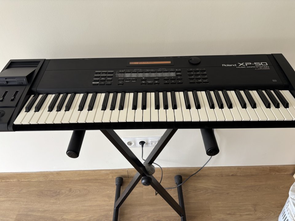 Roland XP50 con maleta de segunda mano · Foto 1 de 9 · Cantabria · 250 €