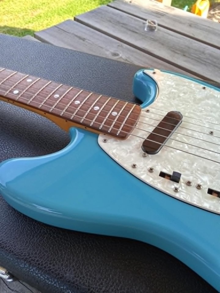Fender mustang made in japan CBL de segunda mano · Foto 5 de 6 · Asturias · 1250 €