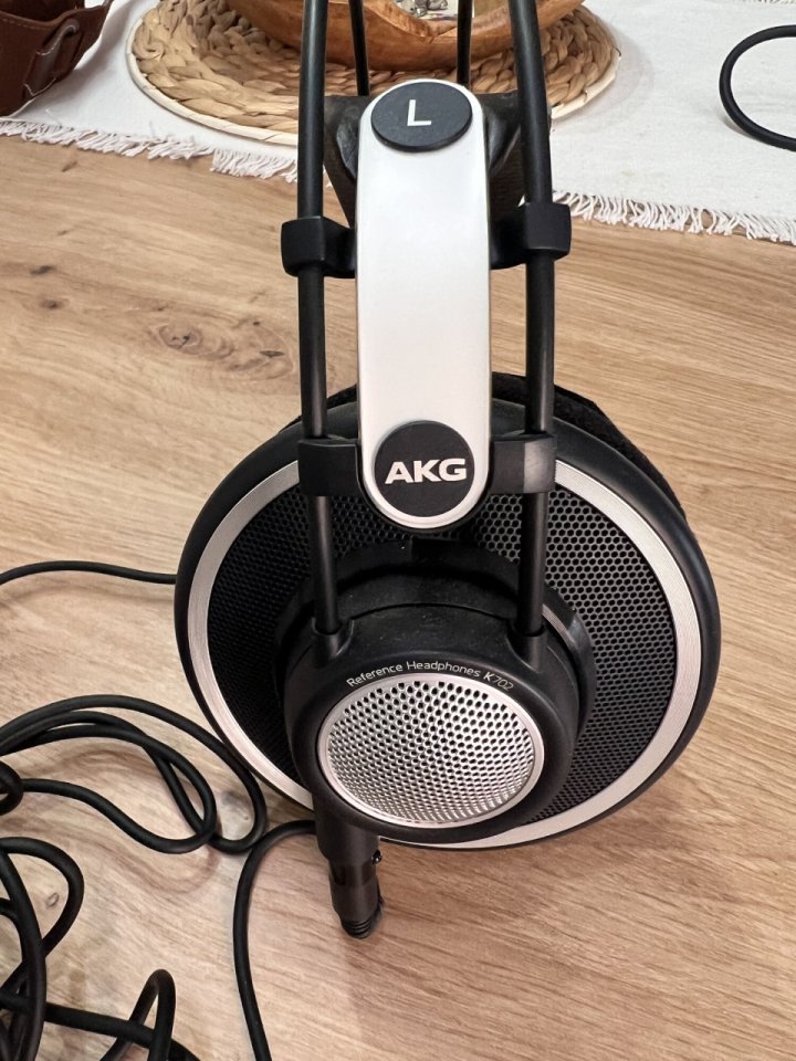 Auriculares de estudio AKG K702 de segunda mano · Foto 3 de 3 · Valencia · 85 €