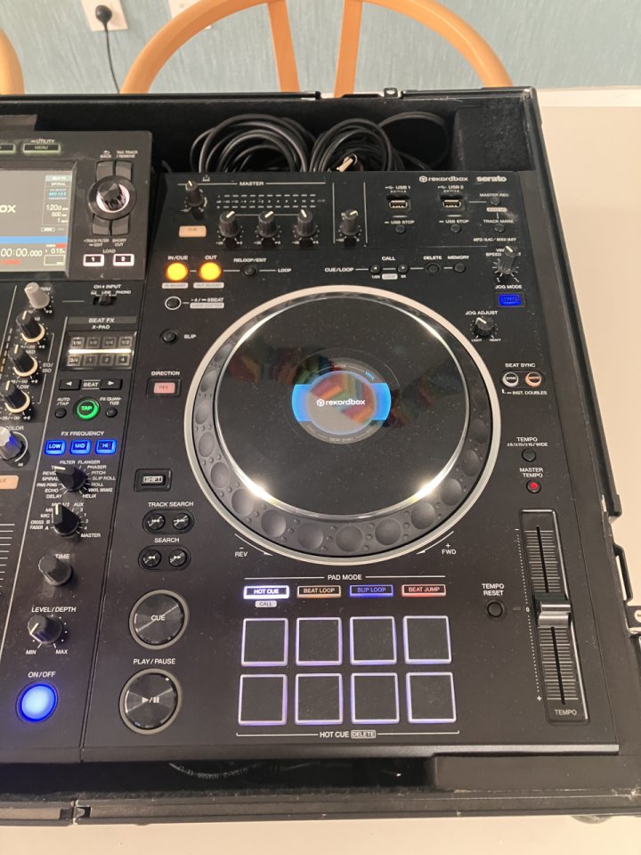 Pioneer DJ XDJ-XZ + flightcase Zomo de segunda mano · Foto 5 de 8 · Asturias · 2100 €