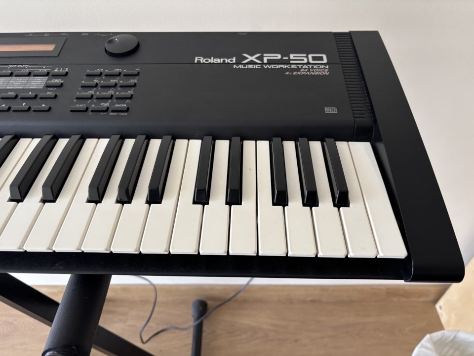 Roland XP50 con maleta de segunda mano · Foto 3 de 9 · Cantabria · 250 €