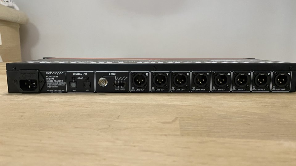 Behringer ADA8200 Ultragain Digital ADAT 8 canales de segunda mano · Foto 1 de 2 · Tarragona · 125 €