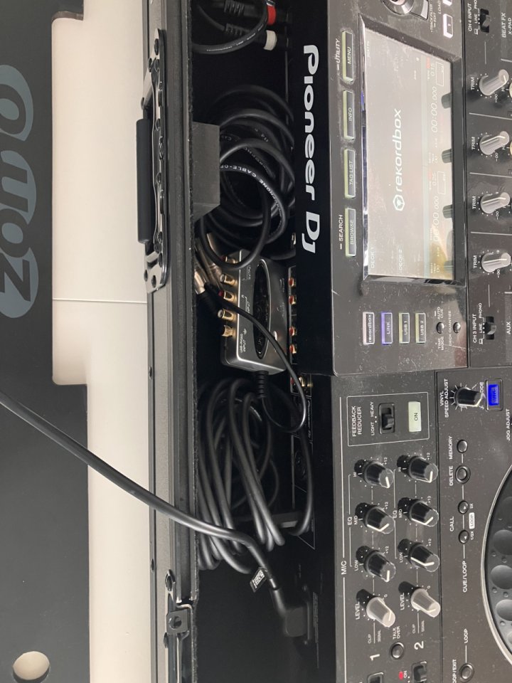 Pioneer DJ XDJ-XZ + flightcase Zomo de segunda mano · Foto 6 de 8 · Asturias · 2100 €