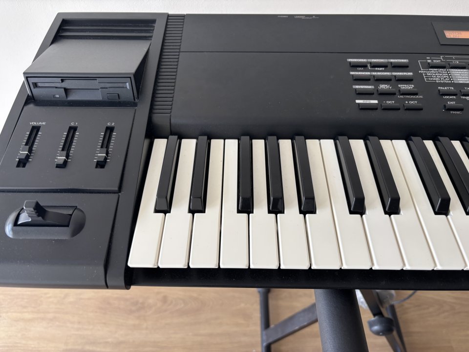 Roland XP50 con maleta de segunda mano · Foto 4 de 9 · Cantabria · 250 €