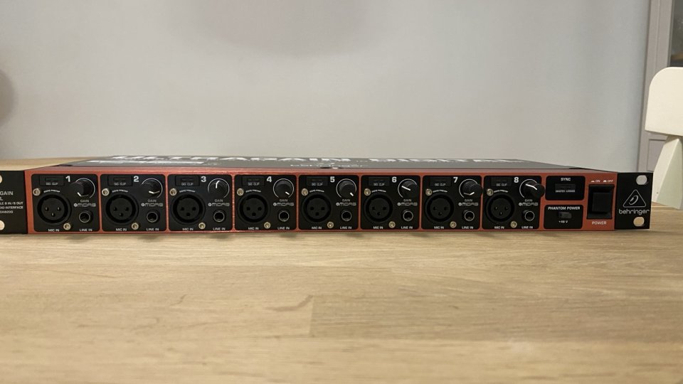 Behringer ADA8200 Ultragain Digital ADAT 8 canales de segunda mano · Foto 2 de 2 · Tarragona · 125 €