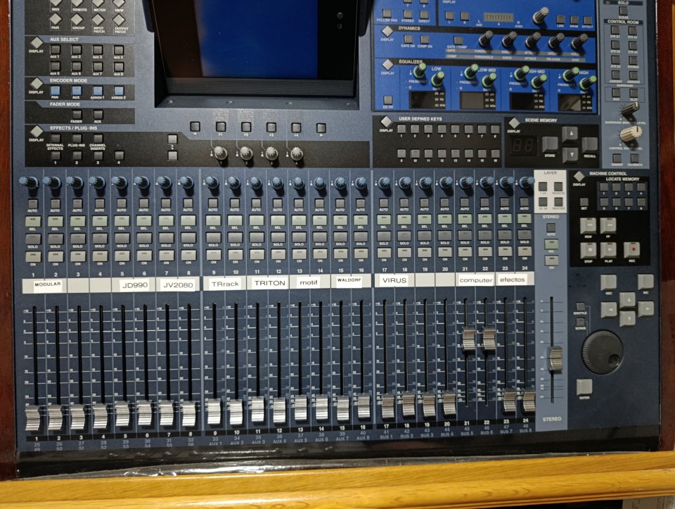 mesa yamaha 02r96 v2 de segunda mano · Foto 4 de 5 · Barcelona · 1800 €