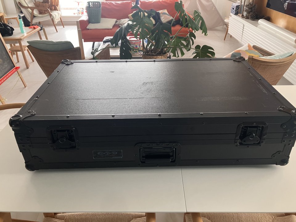 Pioneer DJ XDJ-XZ + flightcase Zomo de segunda mano · Foto 7 de 8 · Asturias · 2100 €