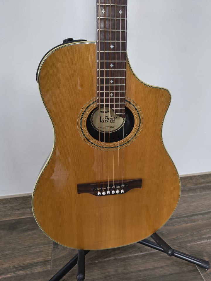 VENDO Line6 Variax 700 Acoustic. 600€ “NO CAMBIOS”