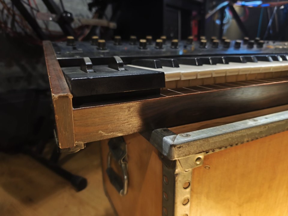 Korg Polysix con Midi