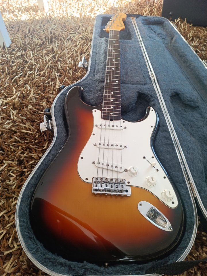 Squier JV Stratocaster ST-62-65 (Export) 1983 | 3.36kg | Fender Fullerton USA Pickup de segunda mano · Foto 1 de 8 · Pontevedra · 1690 €