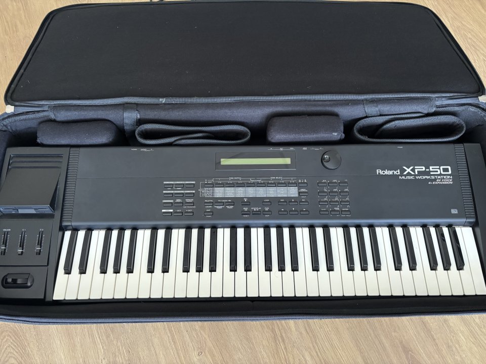 Roland XP50 con maleta de segunda mano · Foto 5 de 9 · Cantabria · 250 €