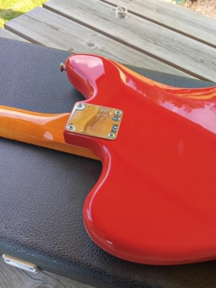 Vendo Fender jaguar red candy de segunda mano · Foto 2 de 6 · Asturias · 1400 €