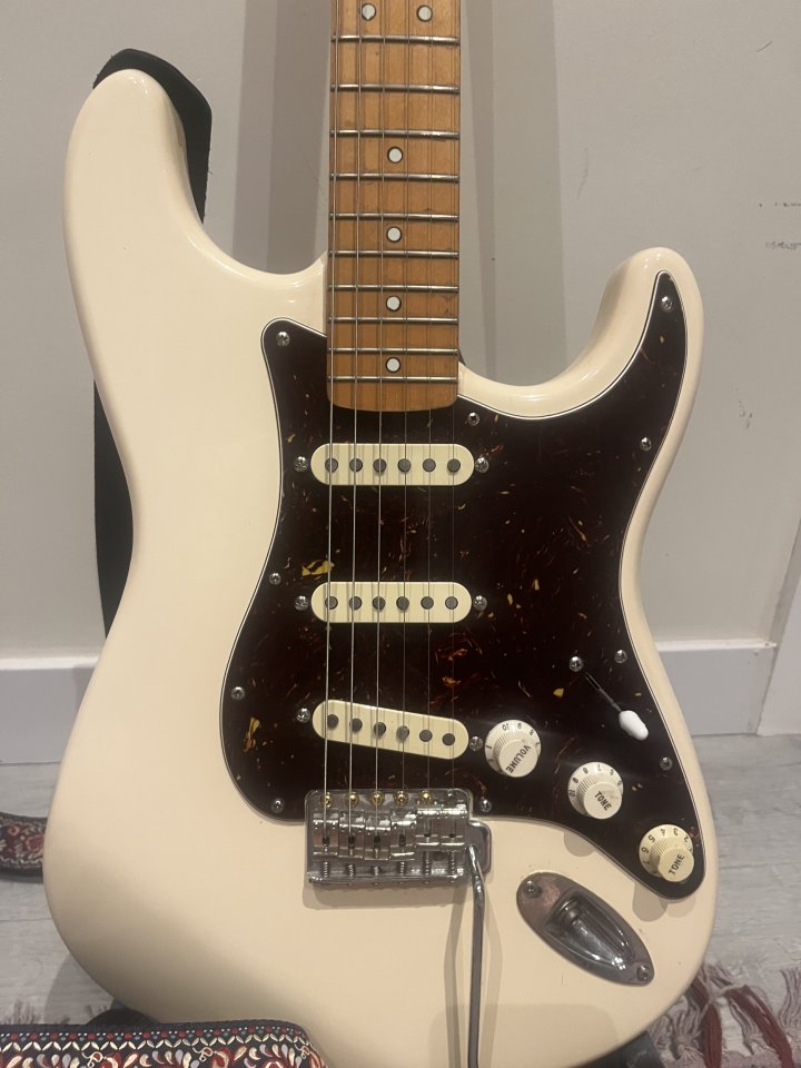 Fender Stratocaster MIM 90s mejorada de segunda mano · Foto 5 de 5 · Madrid · 650 €