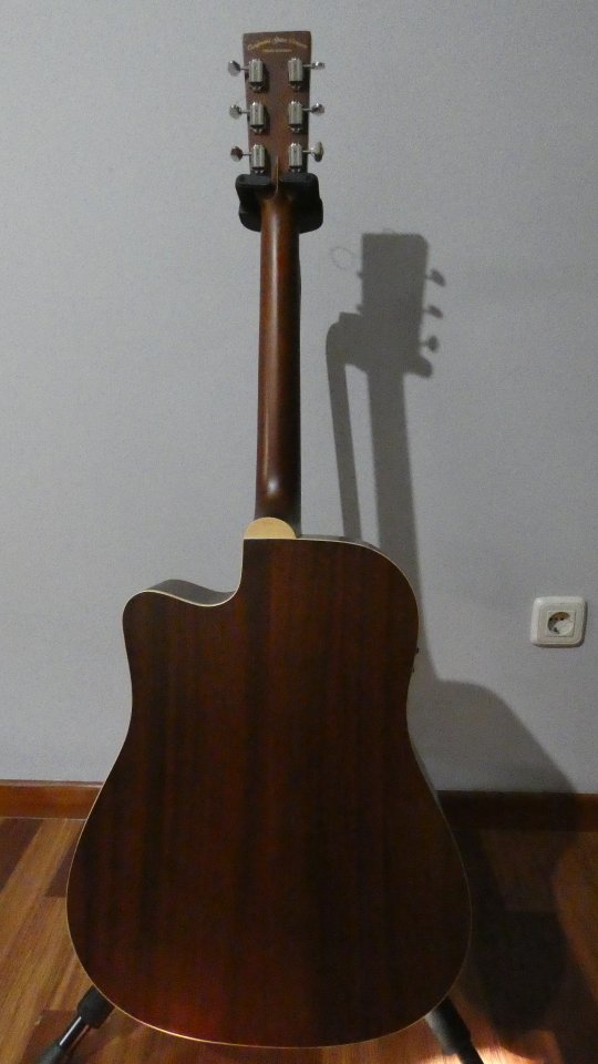 Guitarra acústica Tanglewood TW115ASCE.