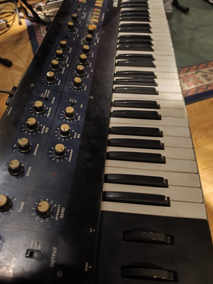 Korg Polysix con Midi