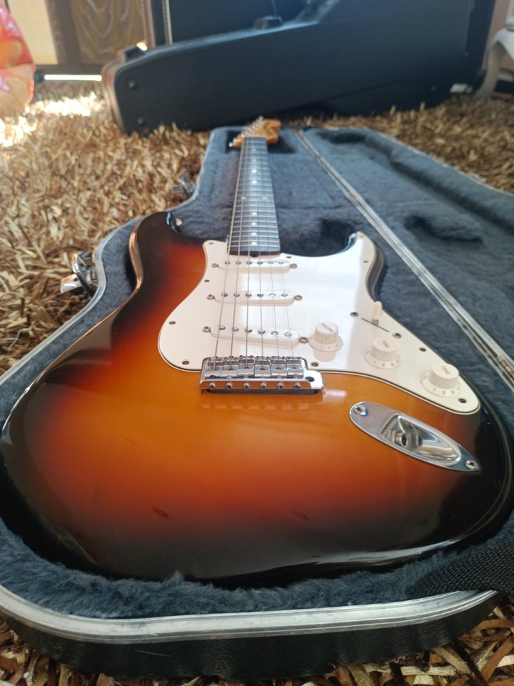Squier JV Stratocaster ST-62-65 (Export) 1983 | 3.36kg | Fender Fullerton USA Pickup de segunda mano · Foto 3 de 8 · Pontevedra · 1690 €