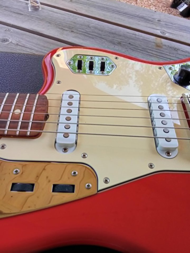 Vendo Fender jaguar red candy de segunda mano · Foto 4 de 6 · Asturias · 1400 €