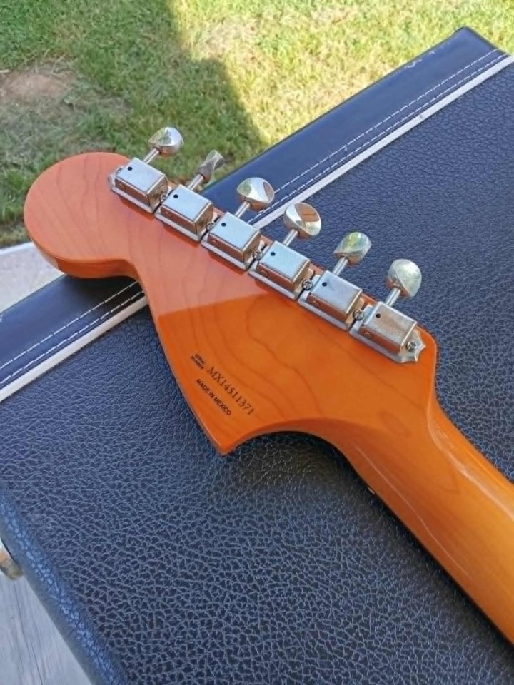 Vendo Fender jaguar red candy de segunda mano · Foto 5 de 6 · Asturias · 1400 €