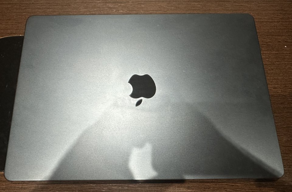 Apple MacBook Air 15" M5 16gb RAM 512gb Disco duro con 2 con 2 meses de uso de segunda mano · Foto 2 de 5 · Valencia · 1450 €