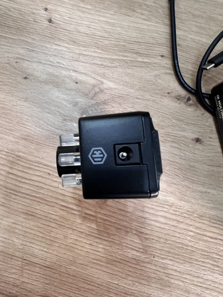 IK Multimedia Tonex ONE de segunda mano · Foto 3 de 4 · Valencia · 120 €
