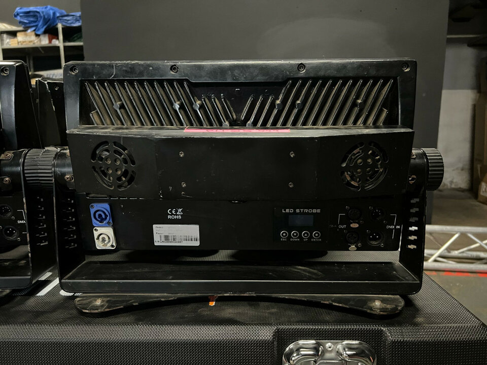 Elan Strobe 1000 RGBW de segunda mano · Foto 3 de 4 · Valencia · 3500 €