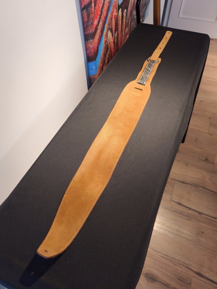 Correa de bajo MAGRABO cuero de segunda mano · Foto 3 de 5 · Alicante · 100 €
