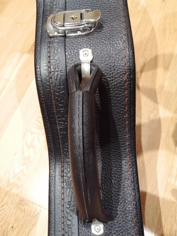 Estuche de guitarra eléctrica genérico de segunda mano · Foto 4 de 10 · Cantabria