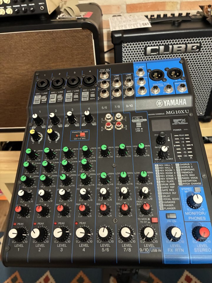 Equipo de sonido PA Yamaha DXR-12 de segunda mano · Foto 5 de 10 · Toledo · 1450 €