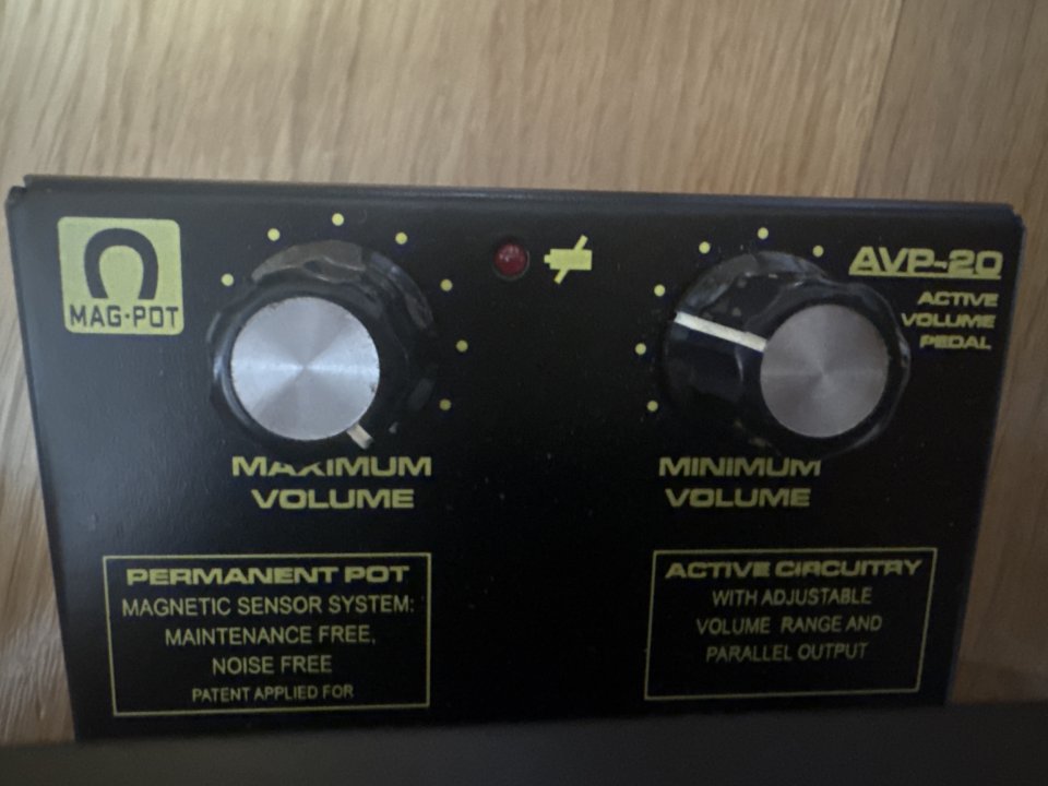 Pedal de volumen GLX de segunda mano · Foto 3 de 3 · Guadalajara · 55 €